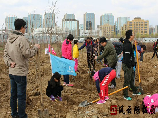 親子活動(dòng)植樹(shù)