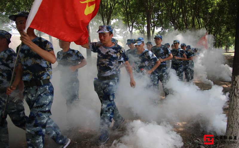 軍事拓展訓(xùn)練-模擬真實戰(zhàn)斗煙霧現(xiàn)場